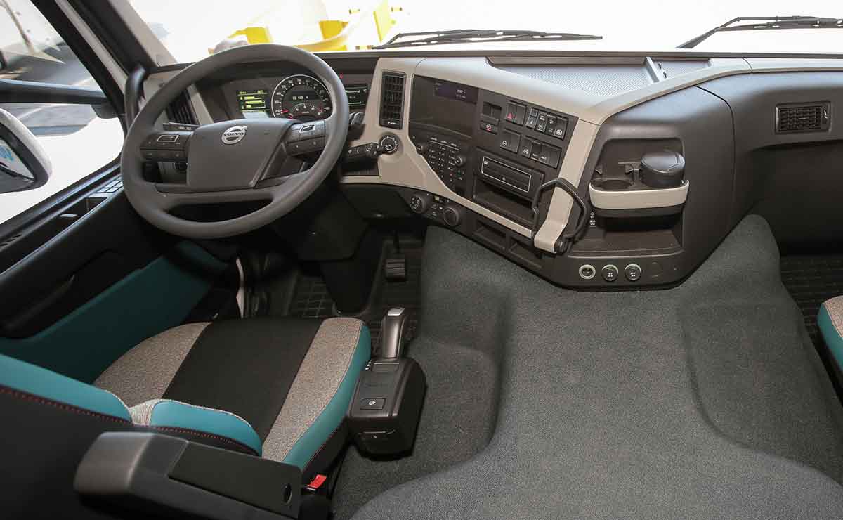 Volvo FM 330 6x2T Evolution Win test drive 4
