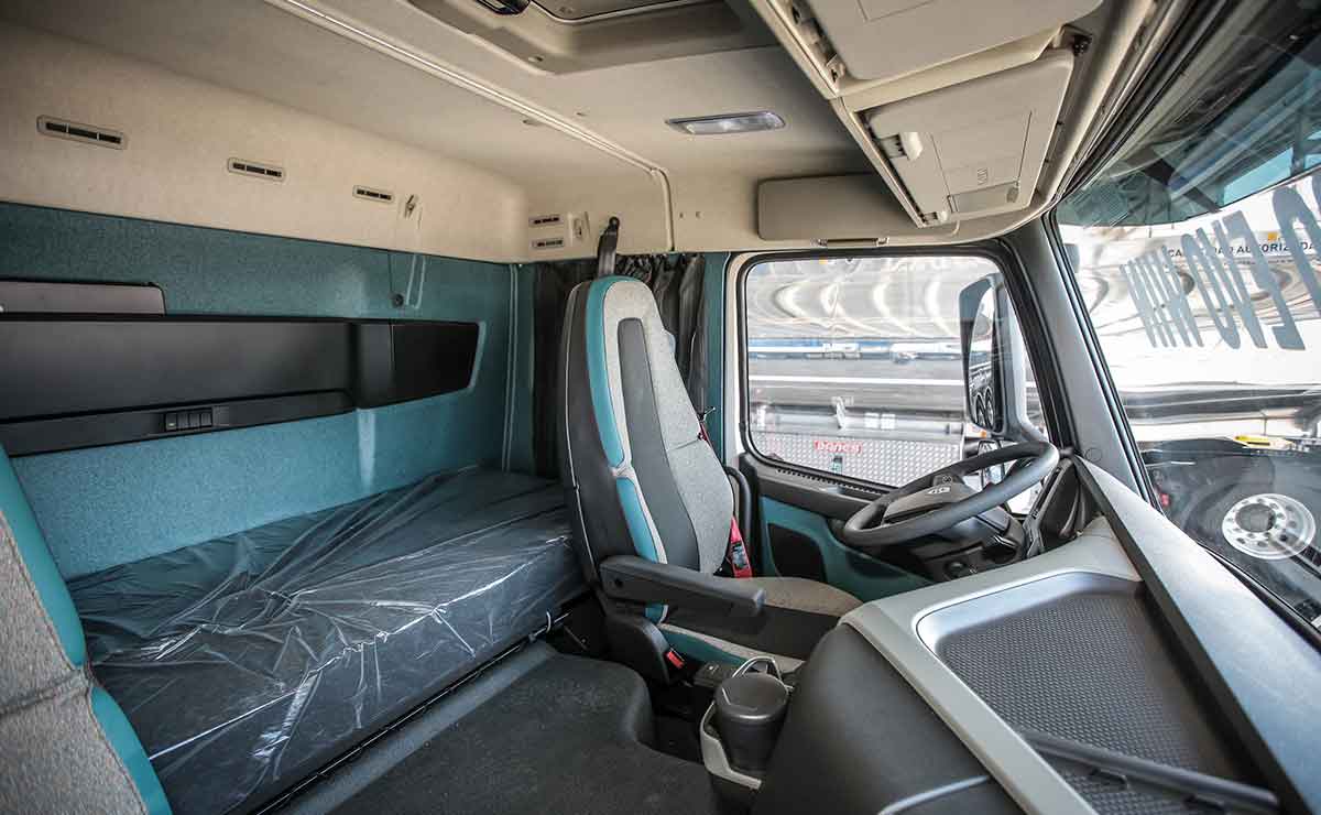 Volvo FM 330 6x2T Evolution Win test drive 5