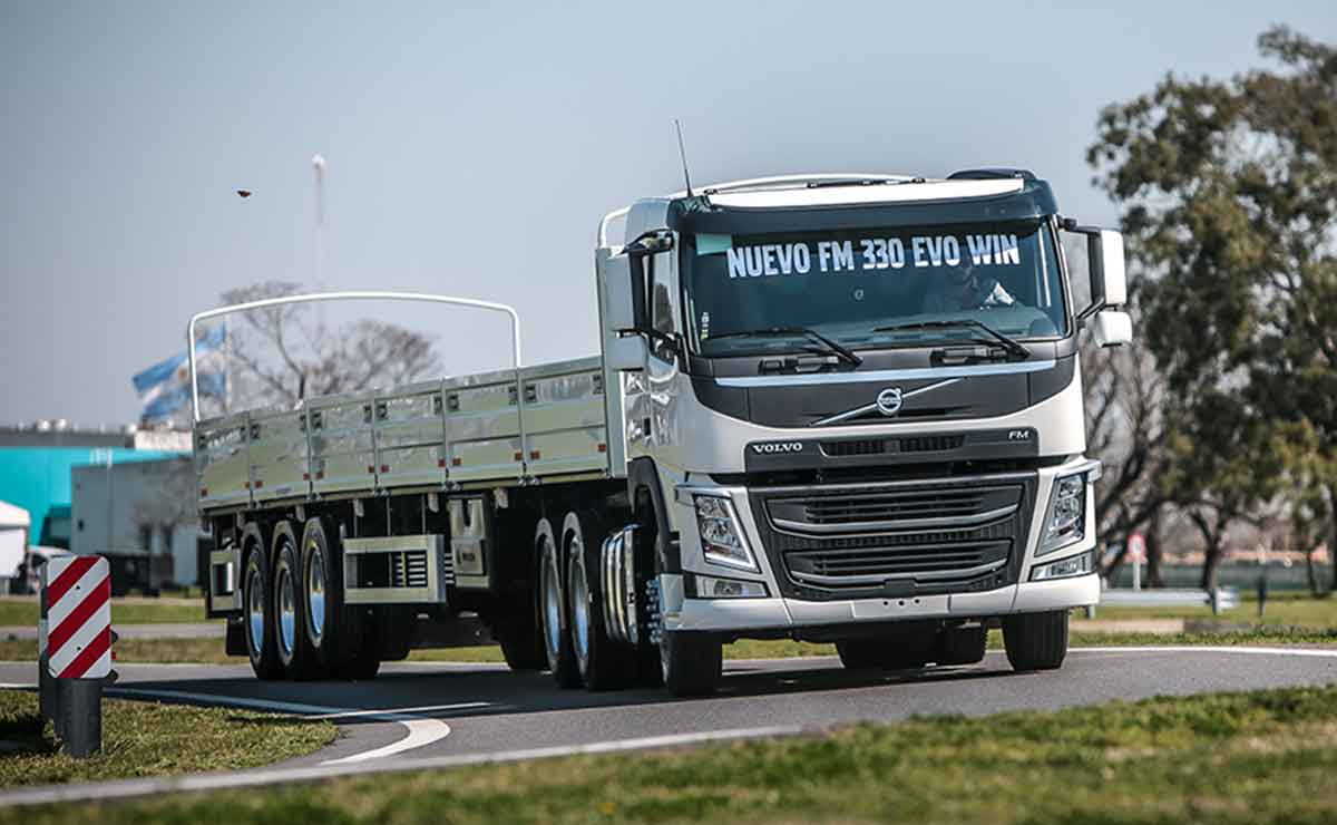 Volvo FM 330 6x2T Evolution Win Test Drive 5 Volvo FM 330 6x2T Evolution Win test drive 6