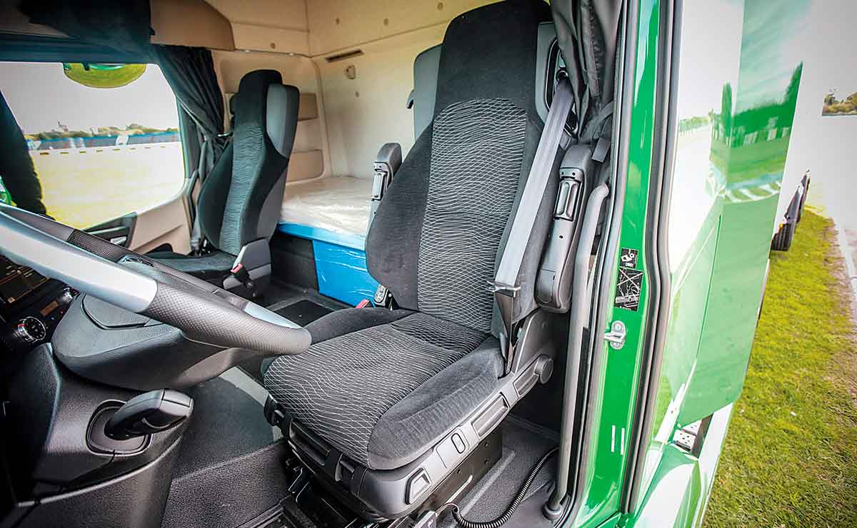 Mercedes Benza Actros 2042 test drive 2