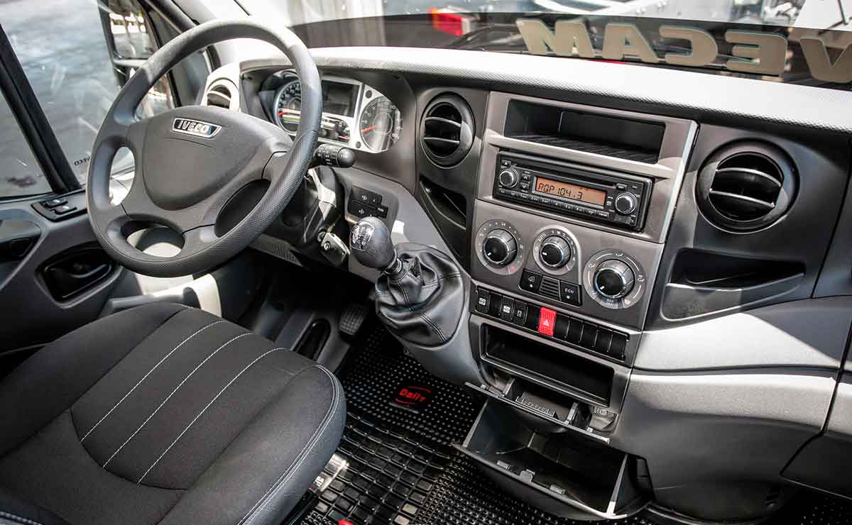 Iveco Daily 70C17 HD Doble Cabina test drive 5