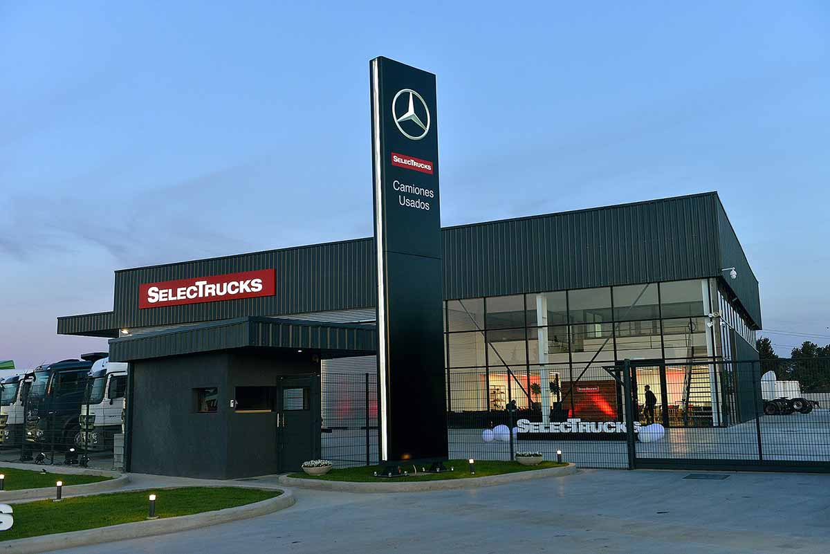Mercedes Benz Selectrucks