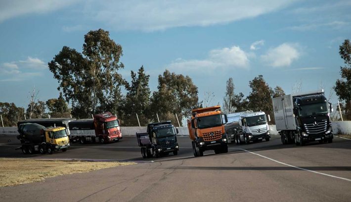 Mercedes Benz Selectrucks1