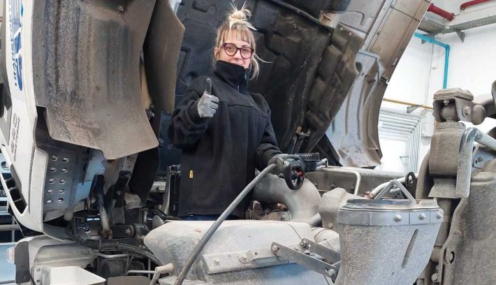 mujer-mecanica-concesionario-iveco