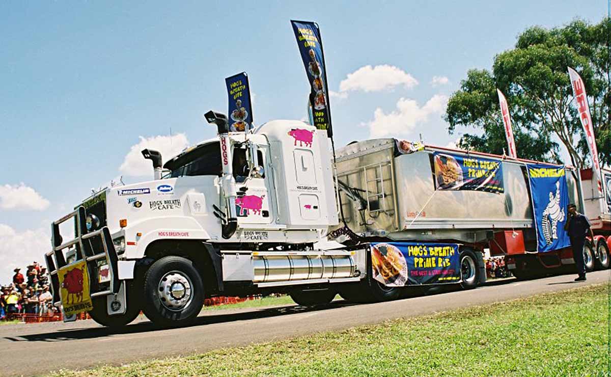 camion-record-mas-largo-del-mundo-mack-titan