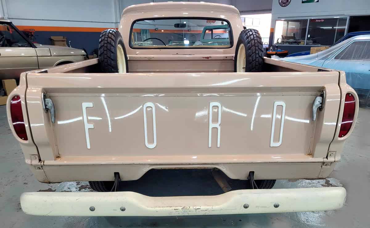 ford-f-100-twin-i-beam-V8-1966