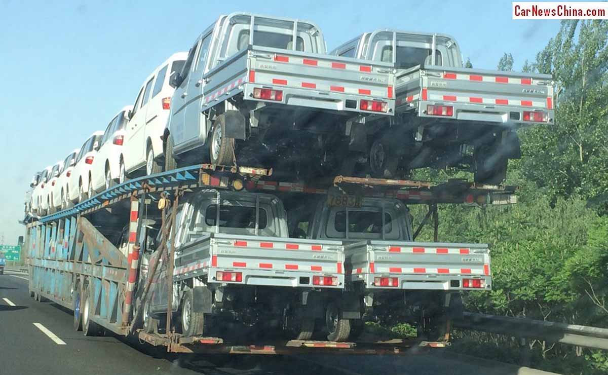 camiones-gigantes-chinos-transporte-autos
