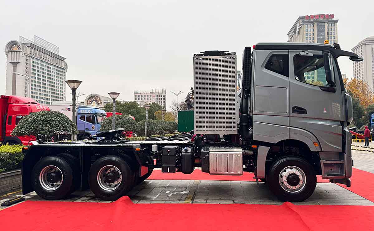 camion-gigante-arrastra-250-toneladas (5)