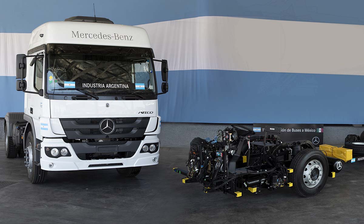 mercedes-benz-camiones-y-buses-aniversario-2023