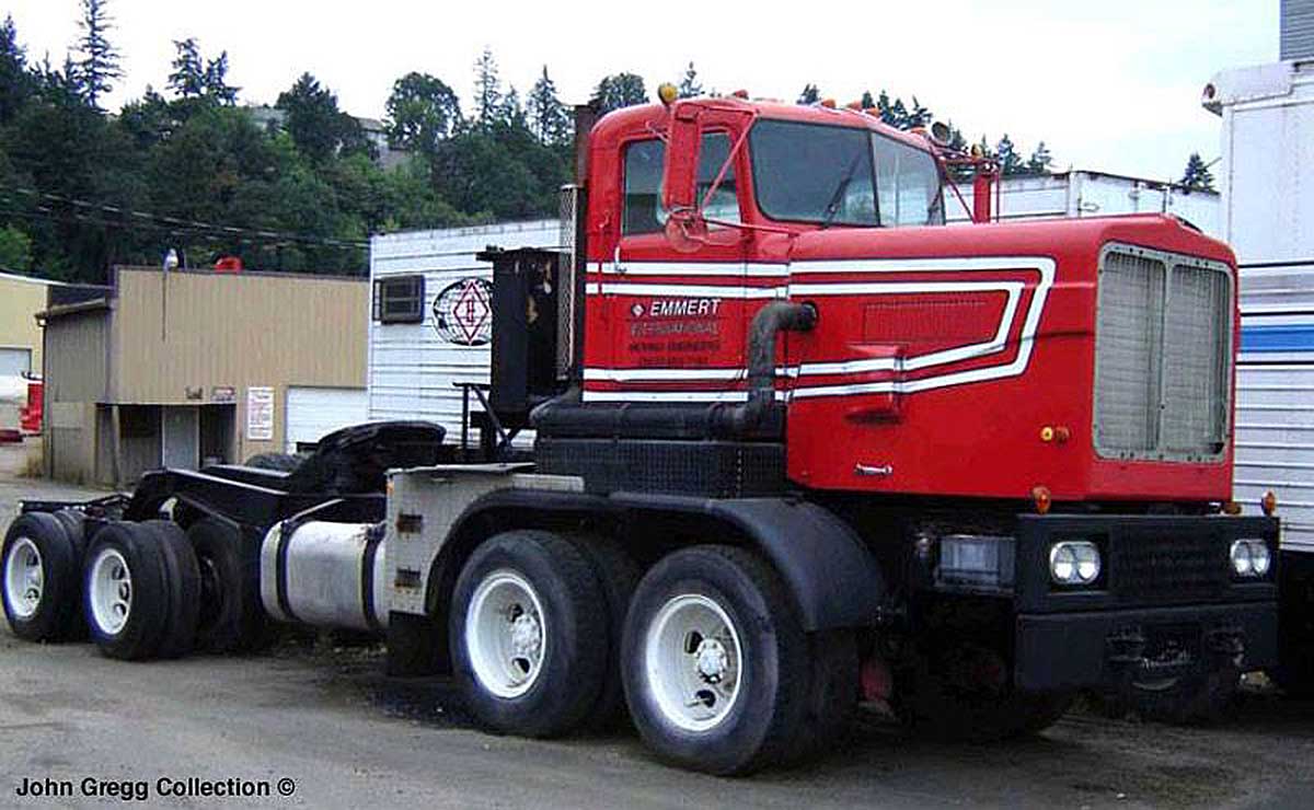 camion-gigante-24-ruedas-una-sola-unidad-producida