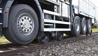 camiones-scania-transformados-en-trenes