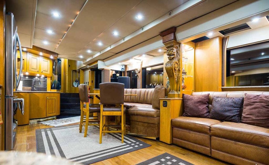 Increíble y lujoso: así es The Heat, el motorhome de dos pisos y 22 ...