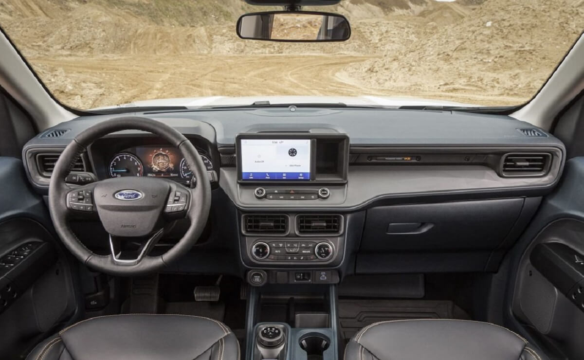 Interior de una Ford Maverick 1