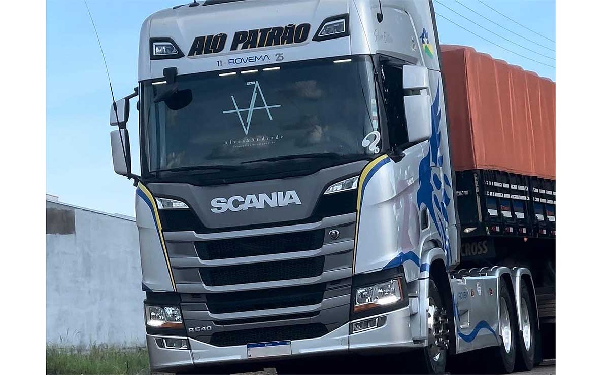 cabina-scania-convertida-en-piscina