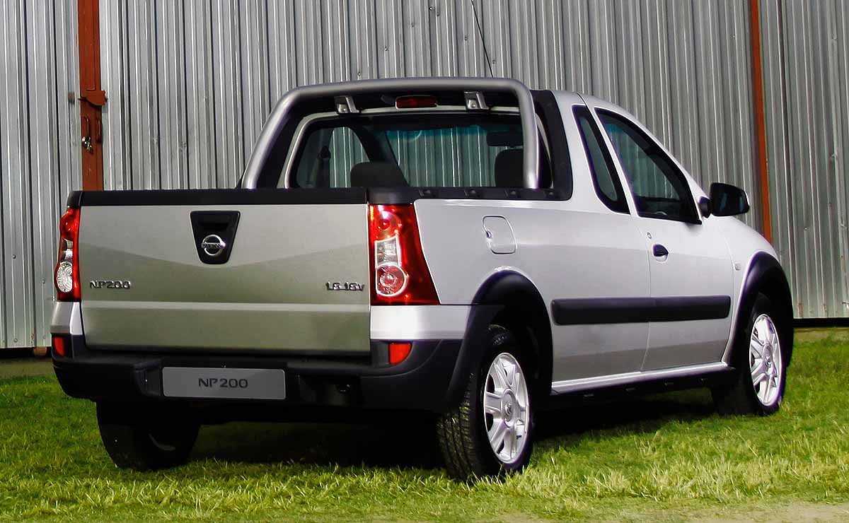 nissan-np200-pick-up-base-dacia-logan