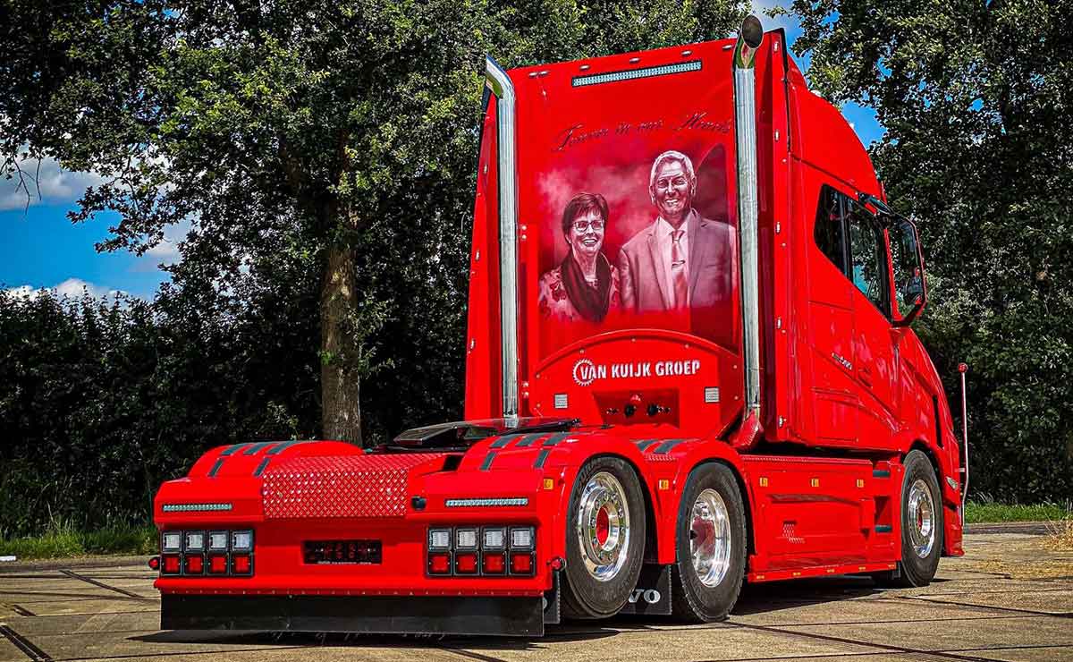 El mejor regalo: le fabricaron un fabuloso camión Volvo con trompa y ...