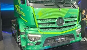 Mercedes-Benz y sus nuevos camiones exhibidos en Fenatran 2024