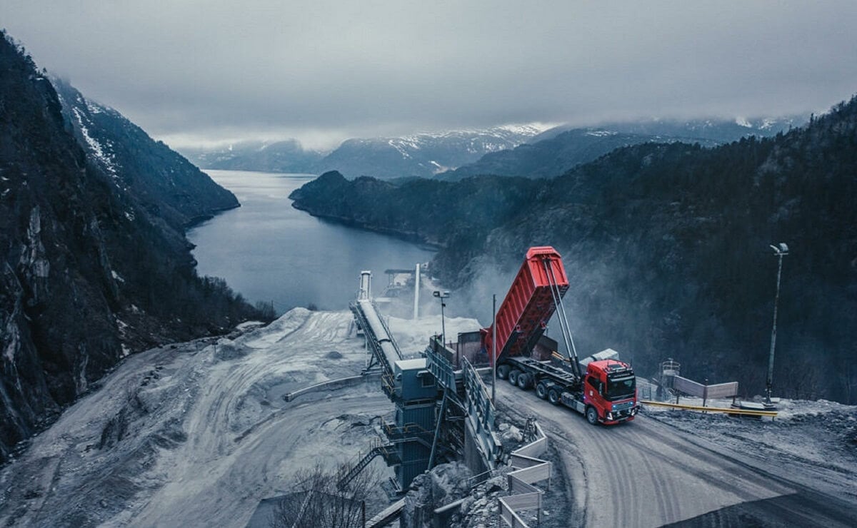 Camion autonomo de Volvo en accion