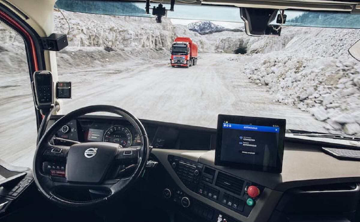 Interior del camion de Volvo