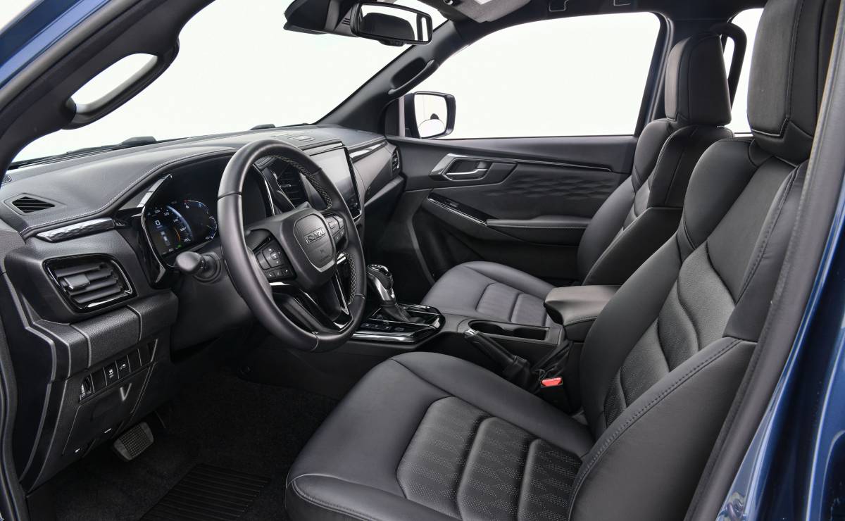 Isuzu D Max EV interior