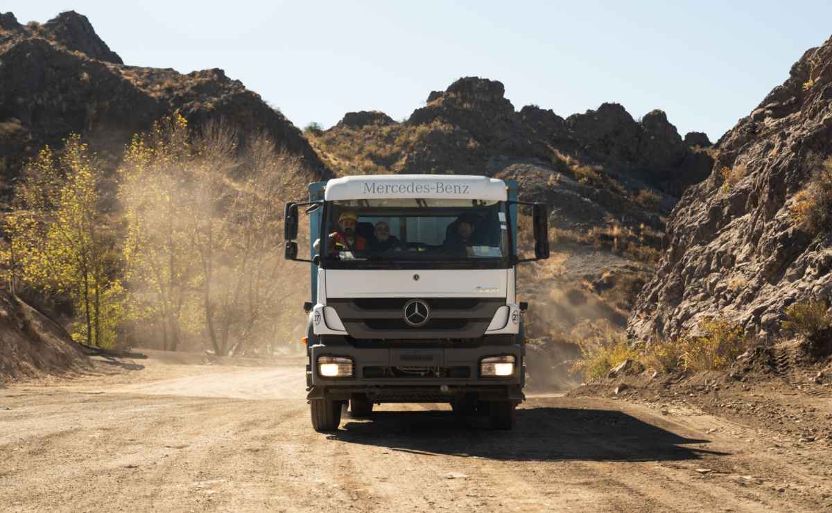 Mercedes-Benz Camiones y Buses