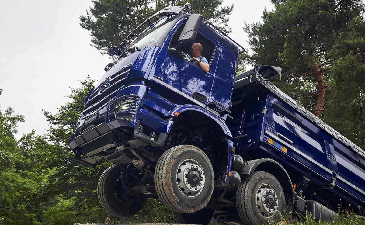 TM mercedes benz truck 2