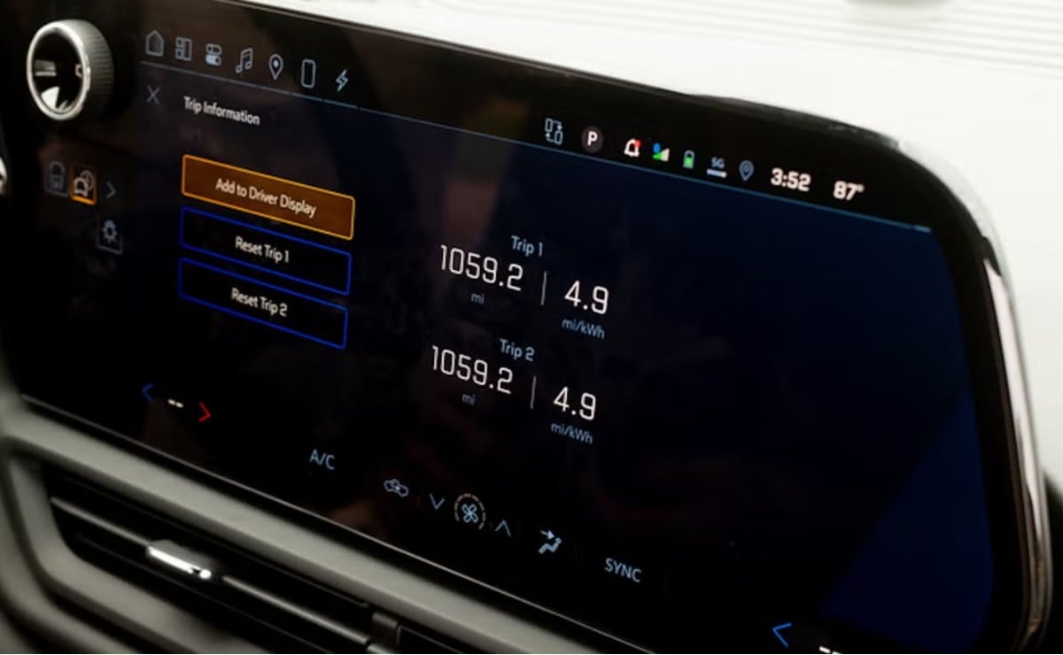 TM chevrolet silverado ev 2