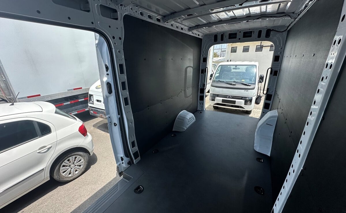 BYD Cargo Van V9 2026 interior