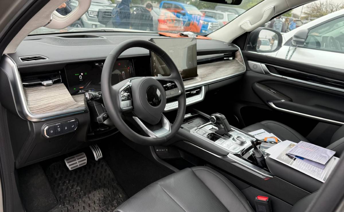 GWM Poer 500 PHEV interior