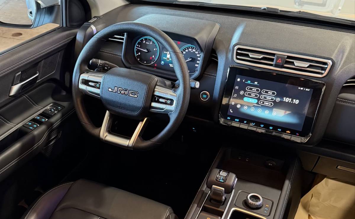 Pick up JMC Grand Avenue interior 1