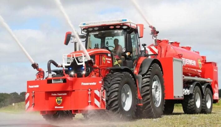 Este tractor de 300 CV redefine la lucha contra incendios e inundaciones 1 TM tractor john deere