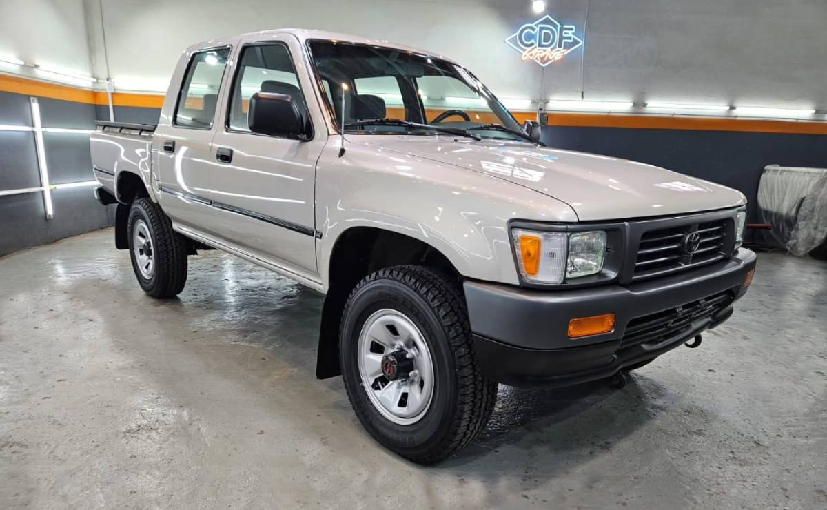 Toyota Hilux DLX