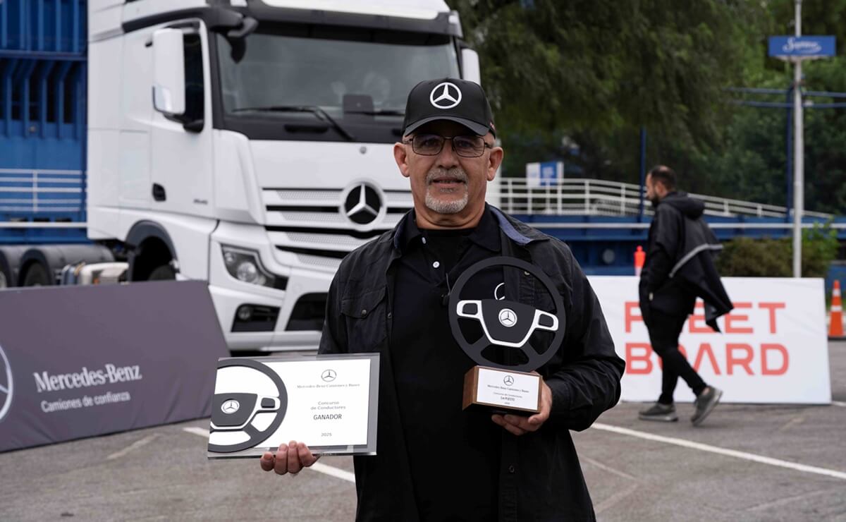 Mercedes-Benz eligió al mejor conductor de camiones Actros 4 Cristian Martinez de Transporte Ibarra tuvo el premo al mejor conductor del camion Actros en el pais