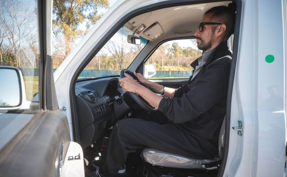 Guía de compras mini trucks: DFSK C31, el camión compacto muy capaz y práctico 3 DFSK C31 posicion de manejo