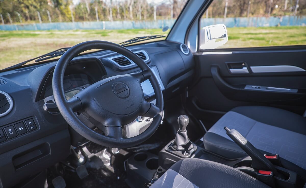 DFSK Guía de compra: K01H, el mini truck que combina practicidad y confort como pocos 4 DFSK K01H interior