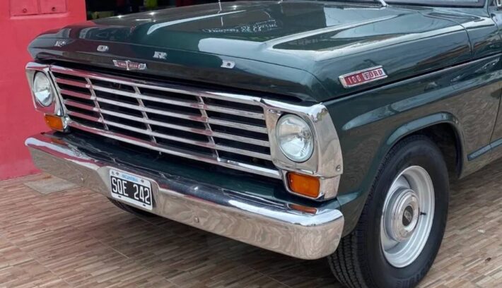 Una Ford F-100 de hace varios
