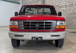 Ford F-100 antigua e impecable a la vez