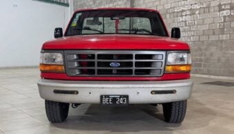 Ford F-100 antigua e impecable a la vez