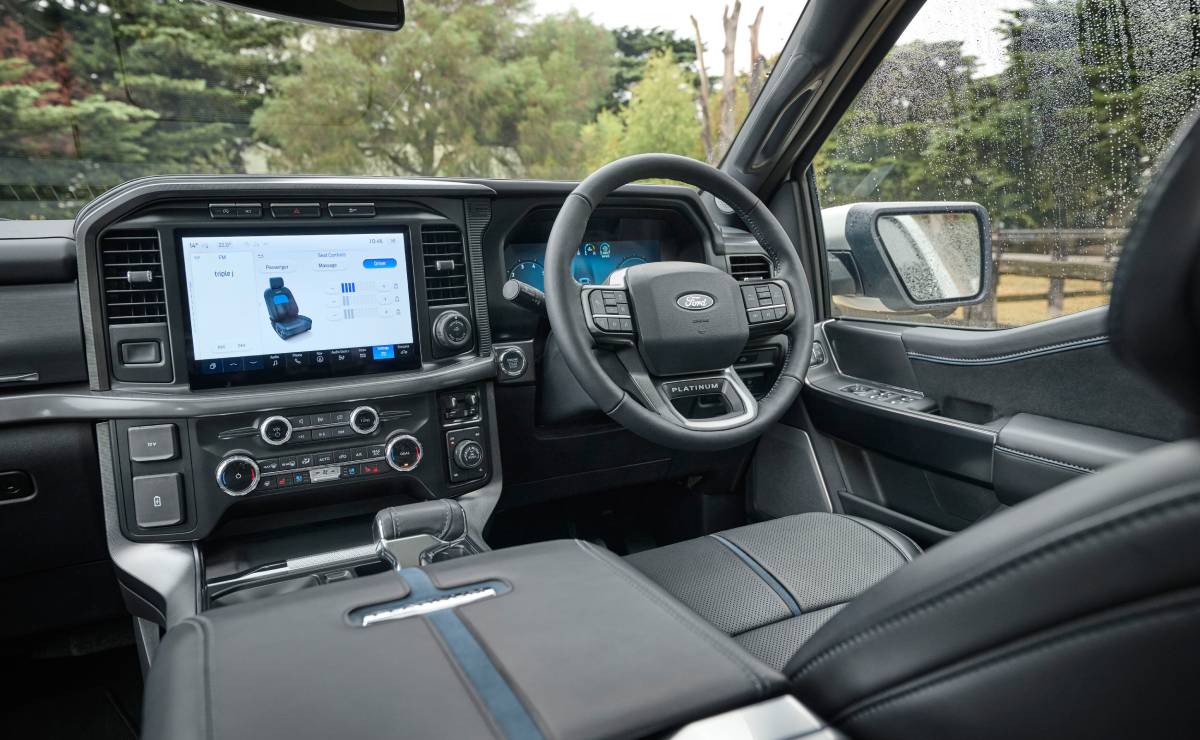La renovada Ford F-150 mejora su diseño y presenta una nueva versión: ¿qué ofrece la pick up? 4 Interior Ford F 150