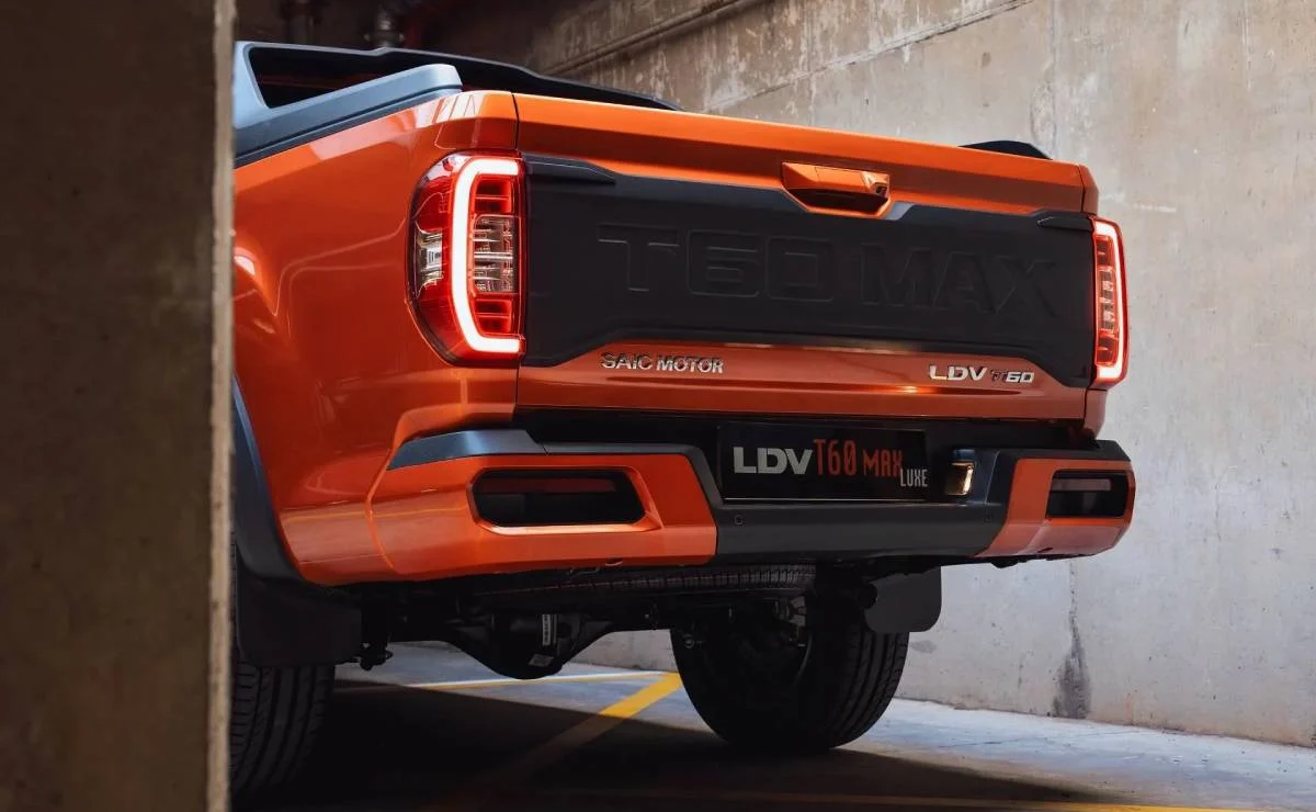 LDV T60 Max Luxe: la pick up con look deportivo que va por Hilux y Ranger 2 Maxus T90 parte trasera
