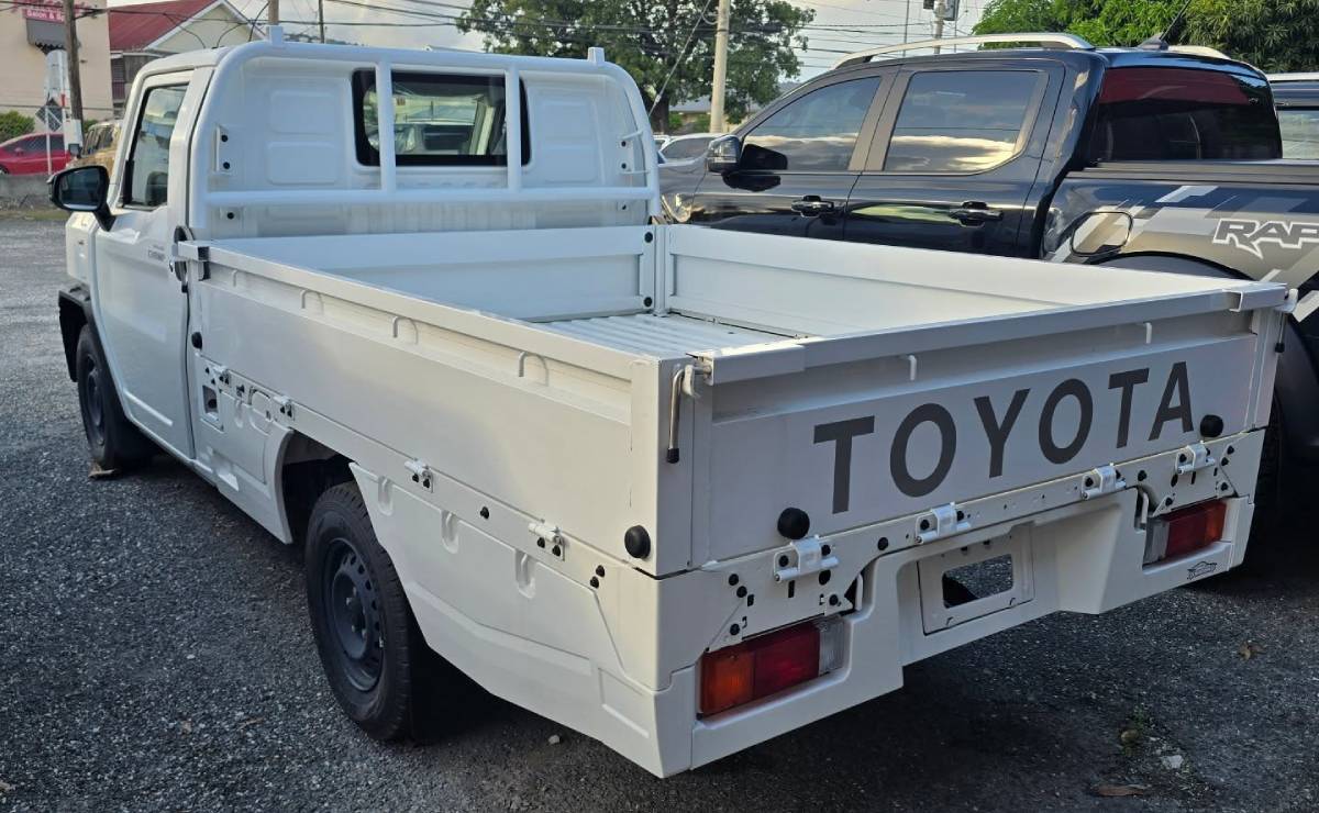 Toyota Hilux Champ: ¿cómo es la versión barata y hecha para el trabajo de la pick up? 3 Toyota Hilux Champ zona trasera