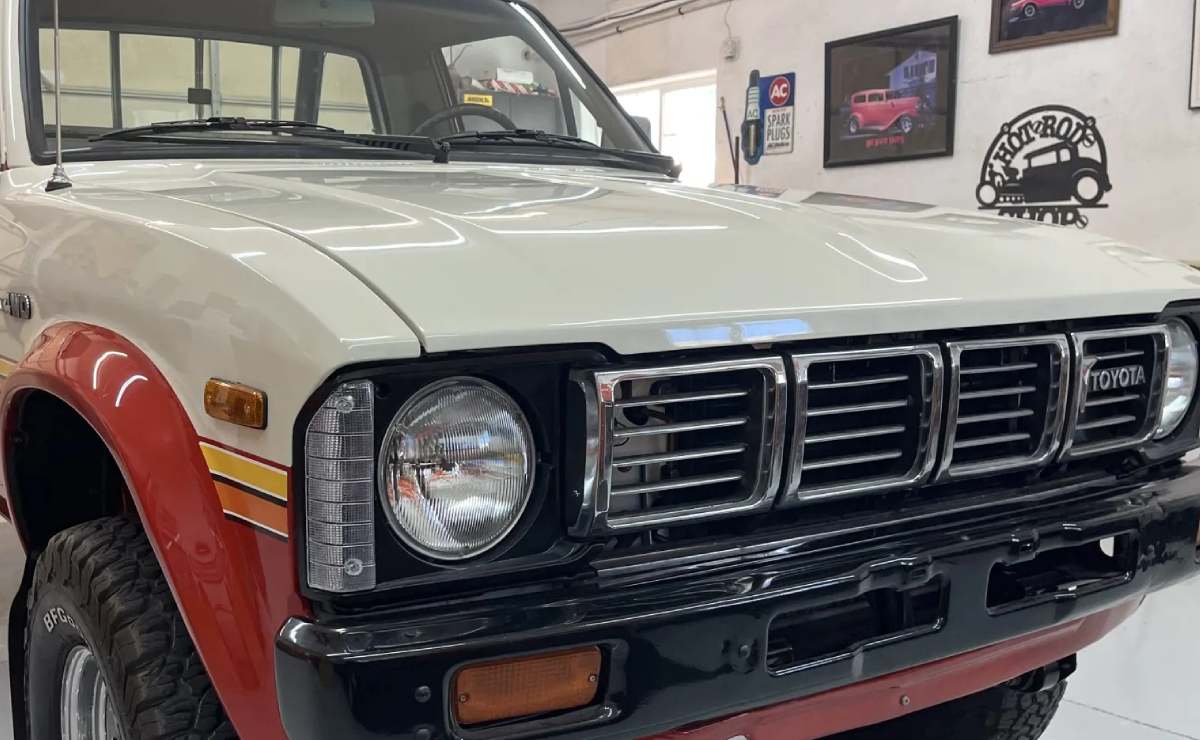 Se vende una Toyota Hilux 1981 restaurada que luce como recién salida de fábrica 1 Apareció una Toyota Hilux de 1981