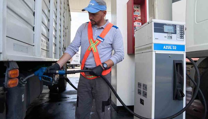 YPF amplía la disponibilidad de Azul 32 con modalidad en surtidor en 80 estaciones de servicio 1 YPF Azul 32 3