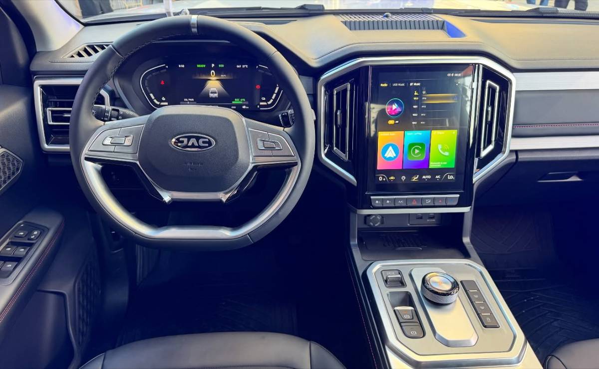 La rival de Toyota Hilux que ahora es eléctrica: JAC T9 EV llega con casi 300 CV y más 4 JAC T9 EV interior