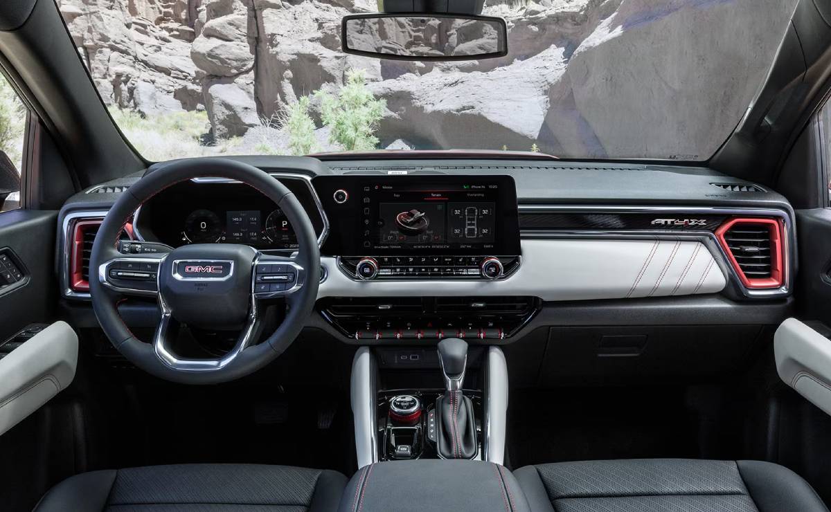 GMC Canyon AT4X, la pick up con más de 300 CV para competir con Ford Ranger Raptor 4 GMC Canyon AT4X 2026 interior