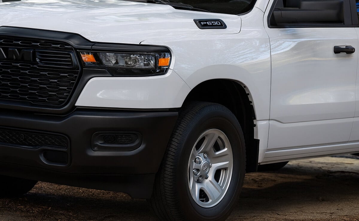 RAM 1500 Tradesman, la pick up exclusiva para el trabajo que va por Ford F-150 1 RAM 1500 Tradesman, la versión de la pick up para el trabajo