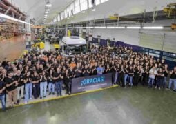 Mercedes se despide de su Centro Industrial