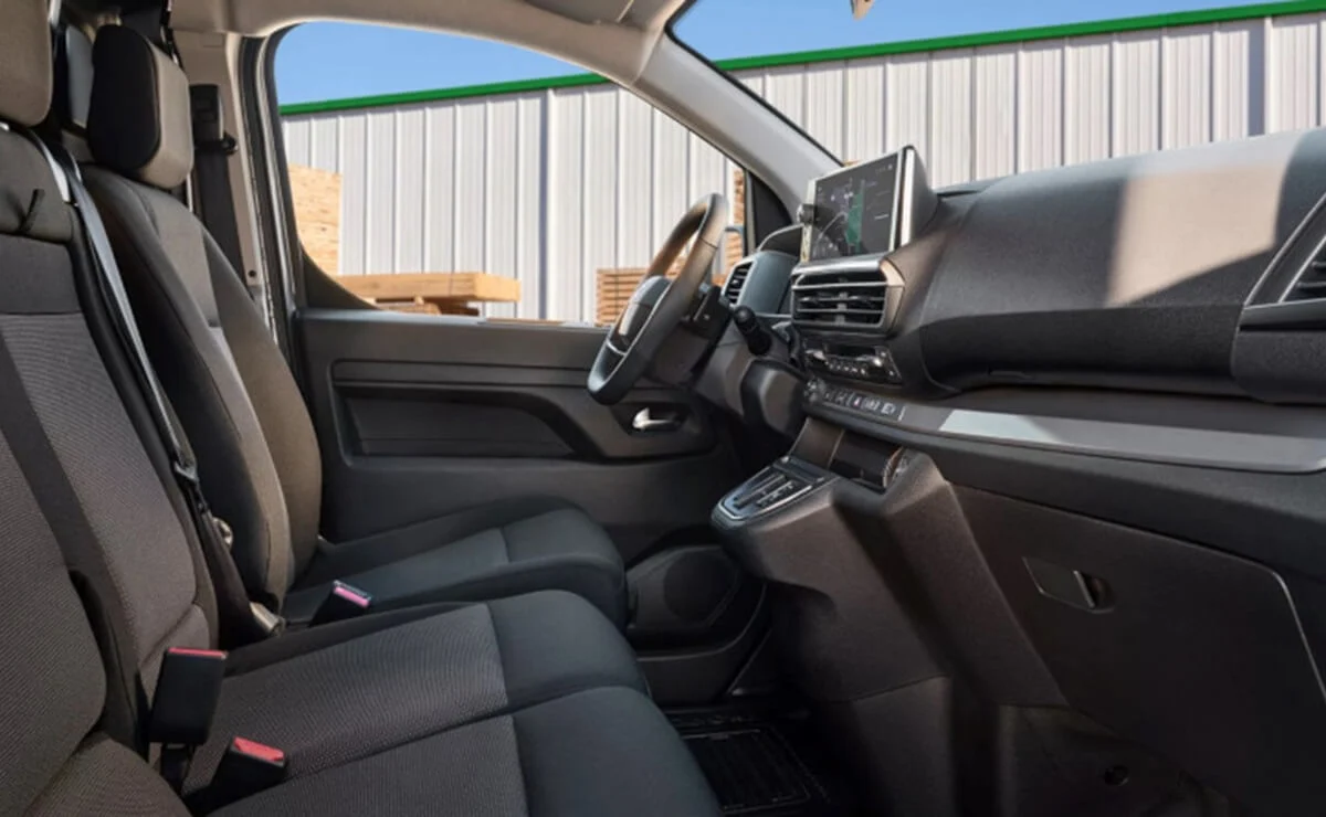 Toyota Proace 2026 por dentro