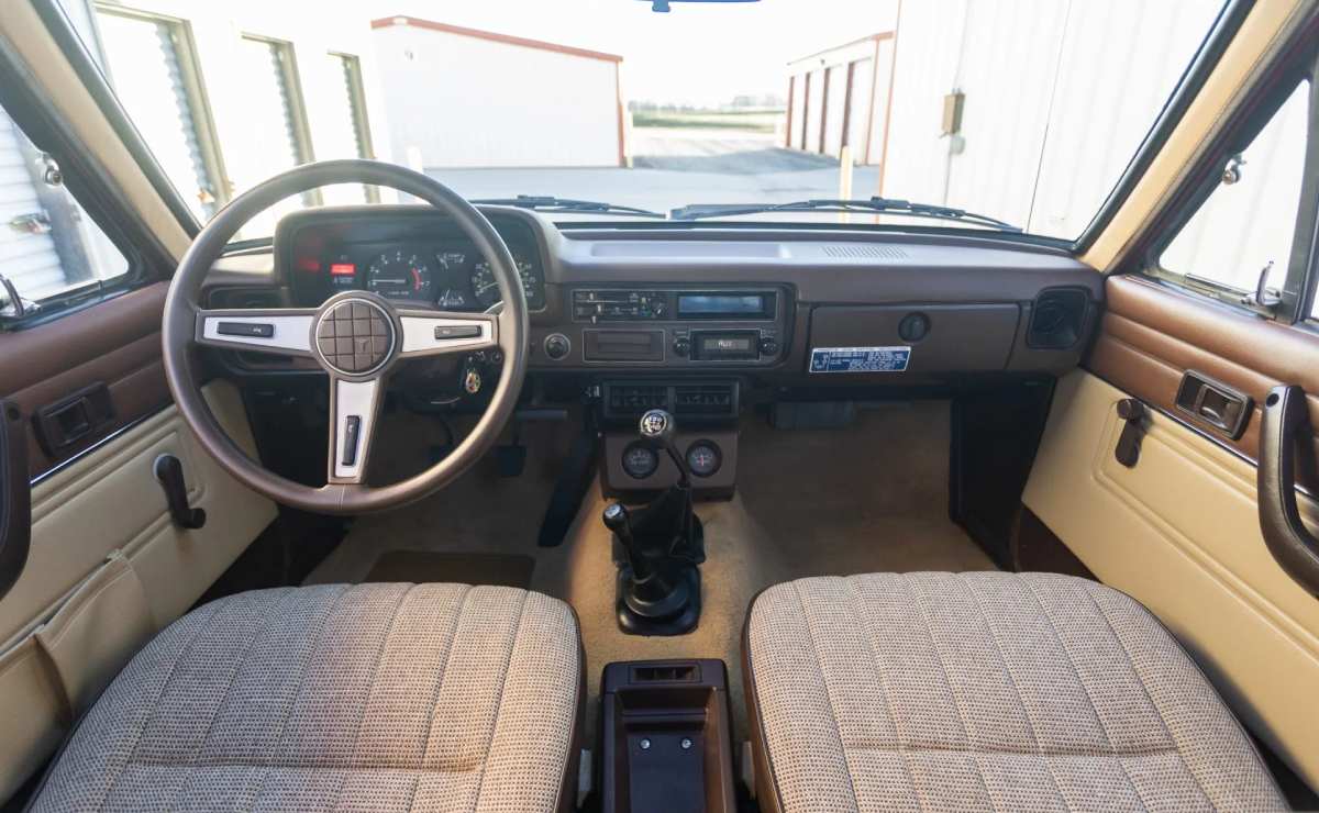 Toyota SR 5 interior