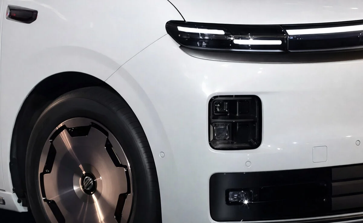 Leapmotor y su nueva minivan, la D99